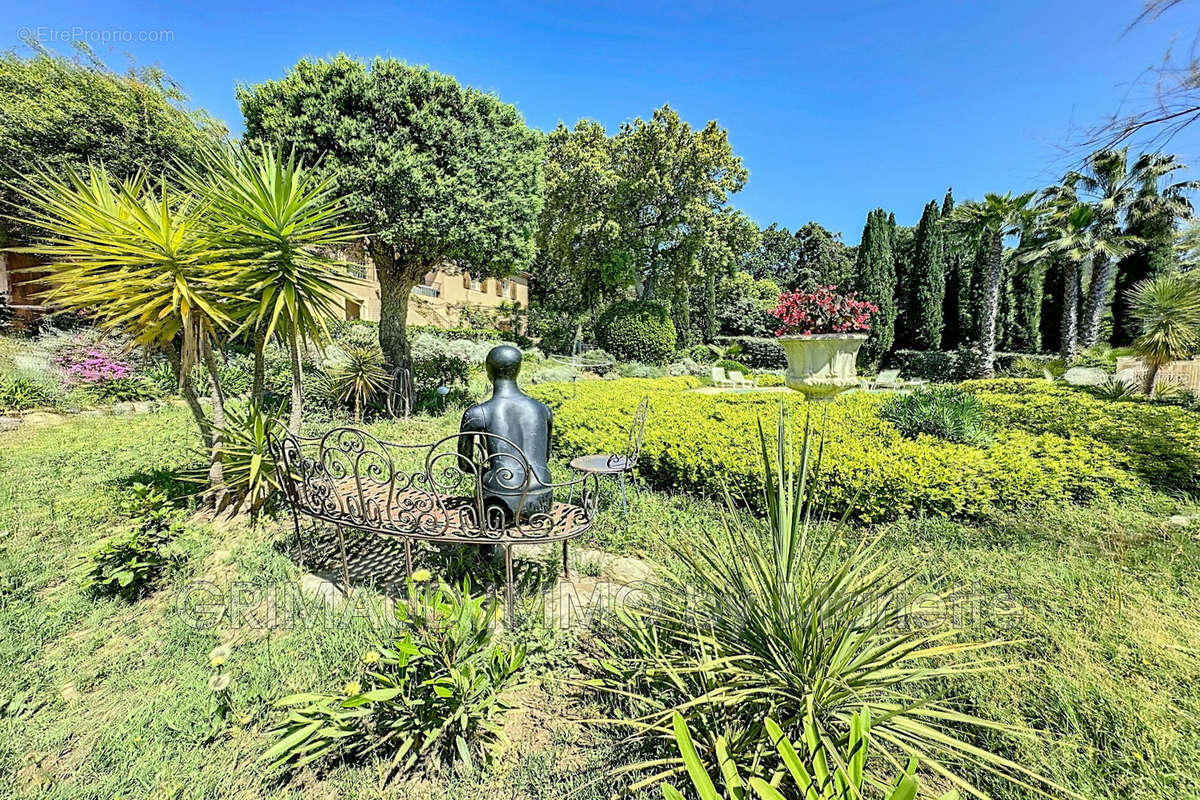 Maison à LA GARDE-FREINET