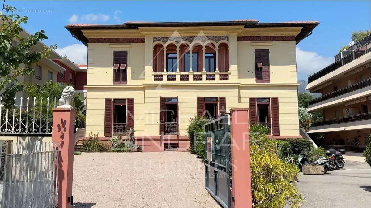 Appartement à ROQUEBRUNE-CAP-MARTIN