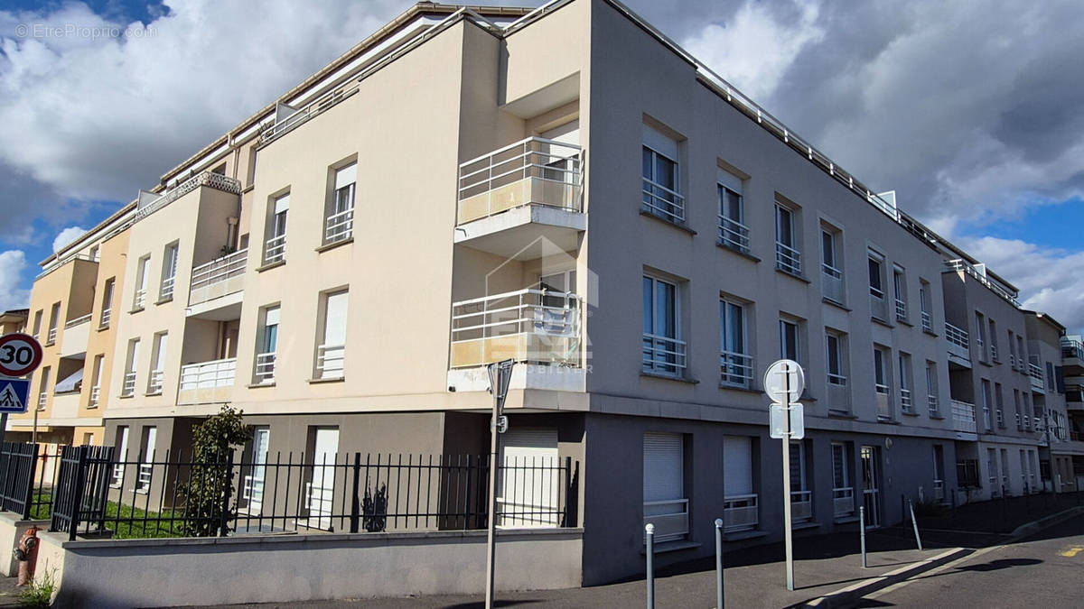 Appartement à BRIE-COMTE-ROBERT