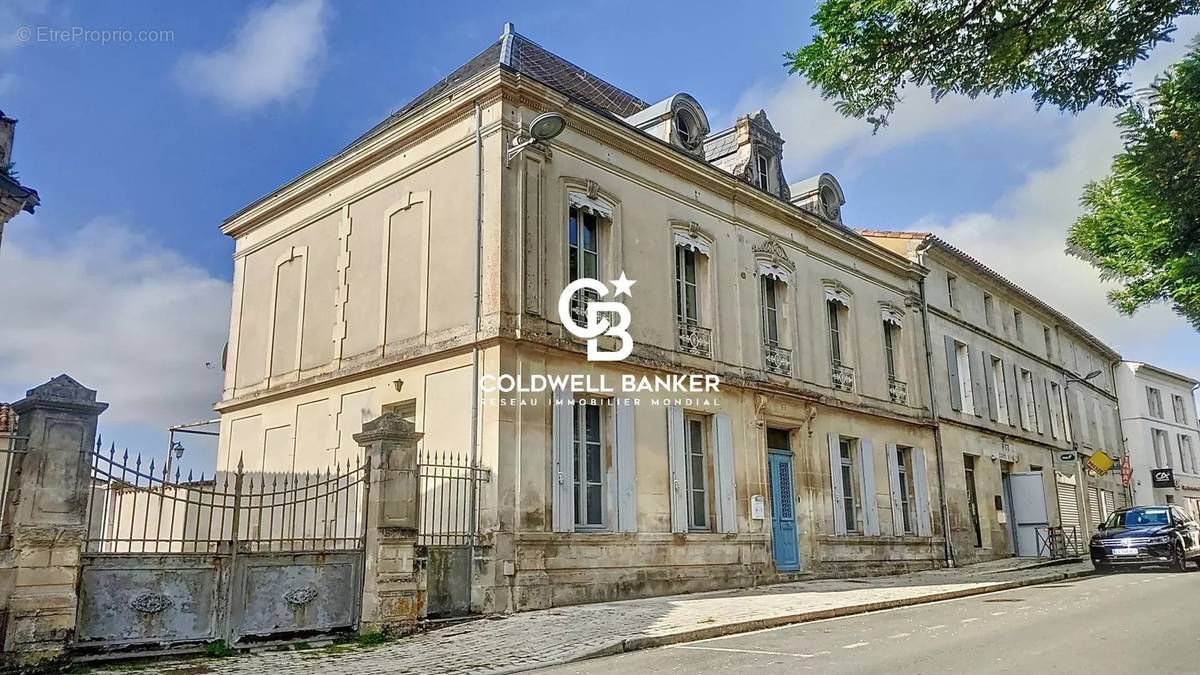 Maison à CORME-ROYAL