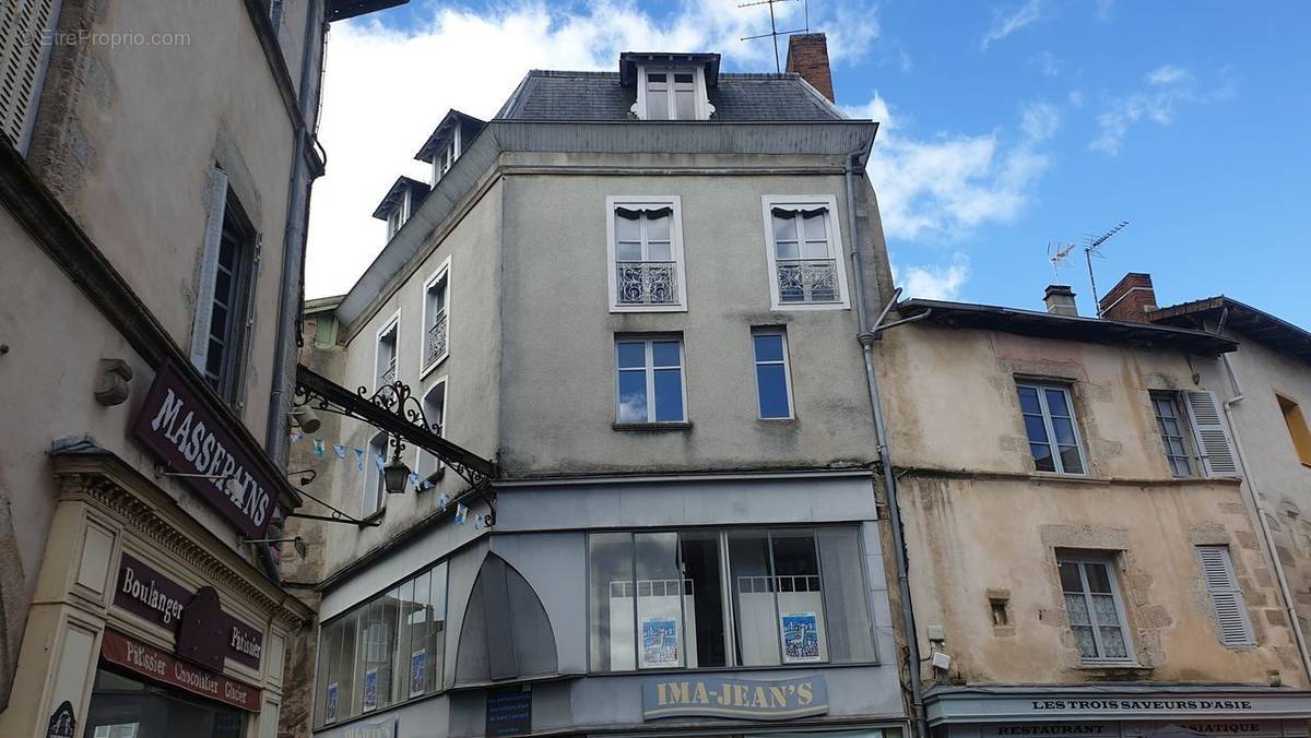 Appartement à SAINT-LEONARD-DE-NOBLAT