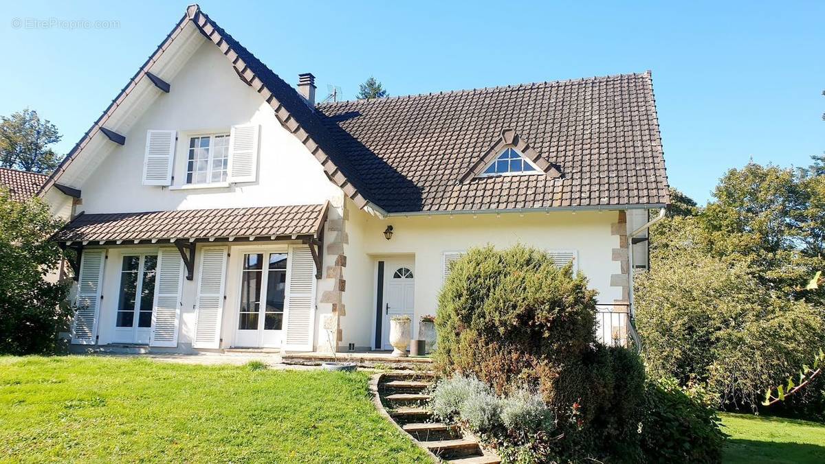 Maison à CHATEAUNEUF-LA-FORET