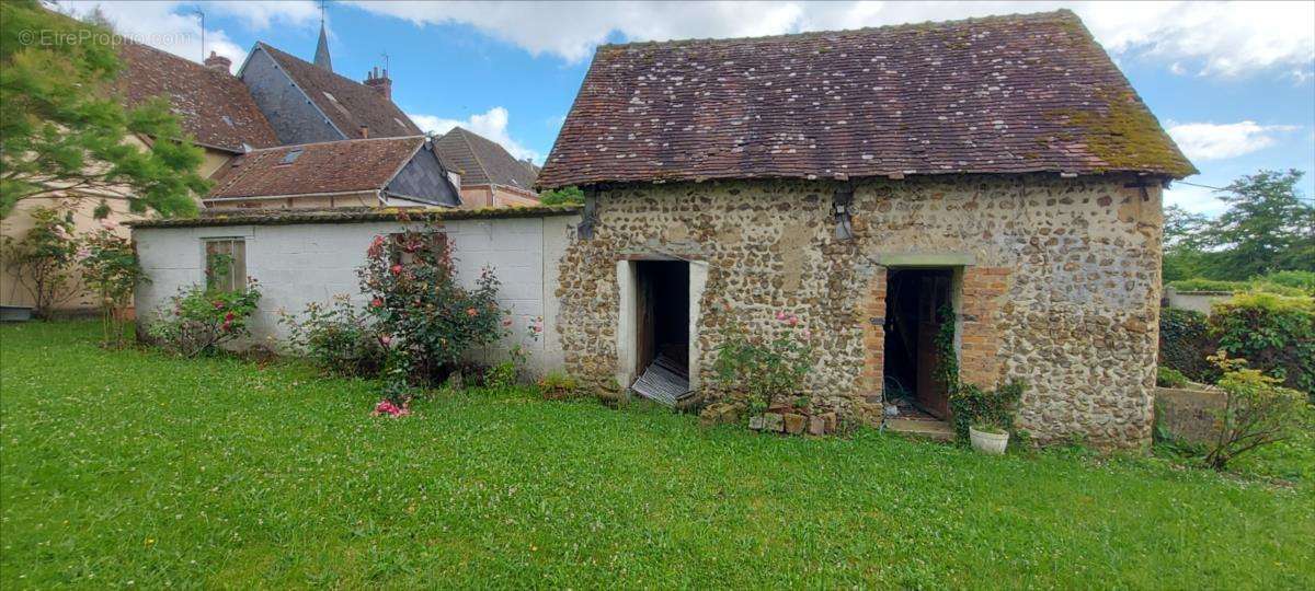 Maison à CHAMPROND-EN-GATINE