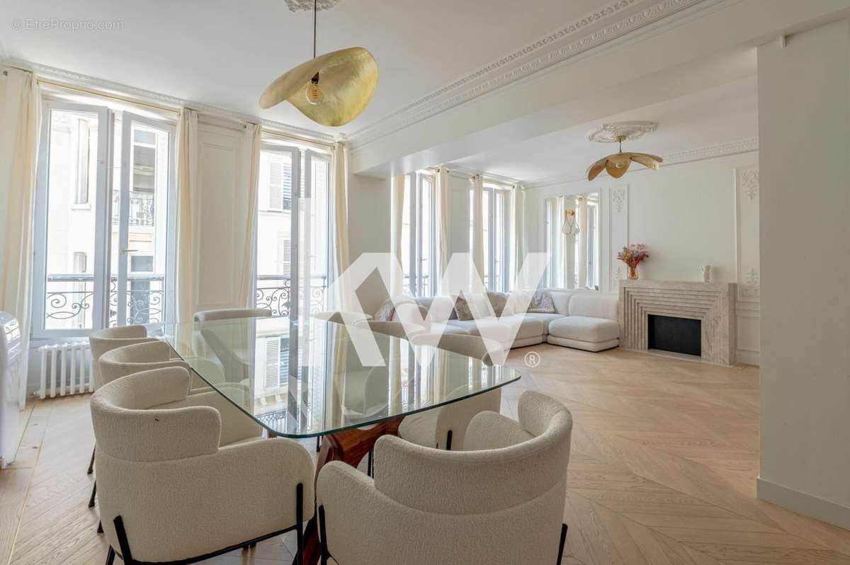 Appartement à PARIS-17E