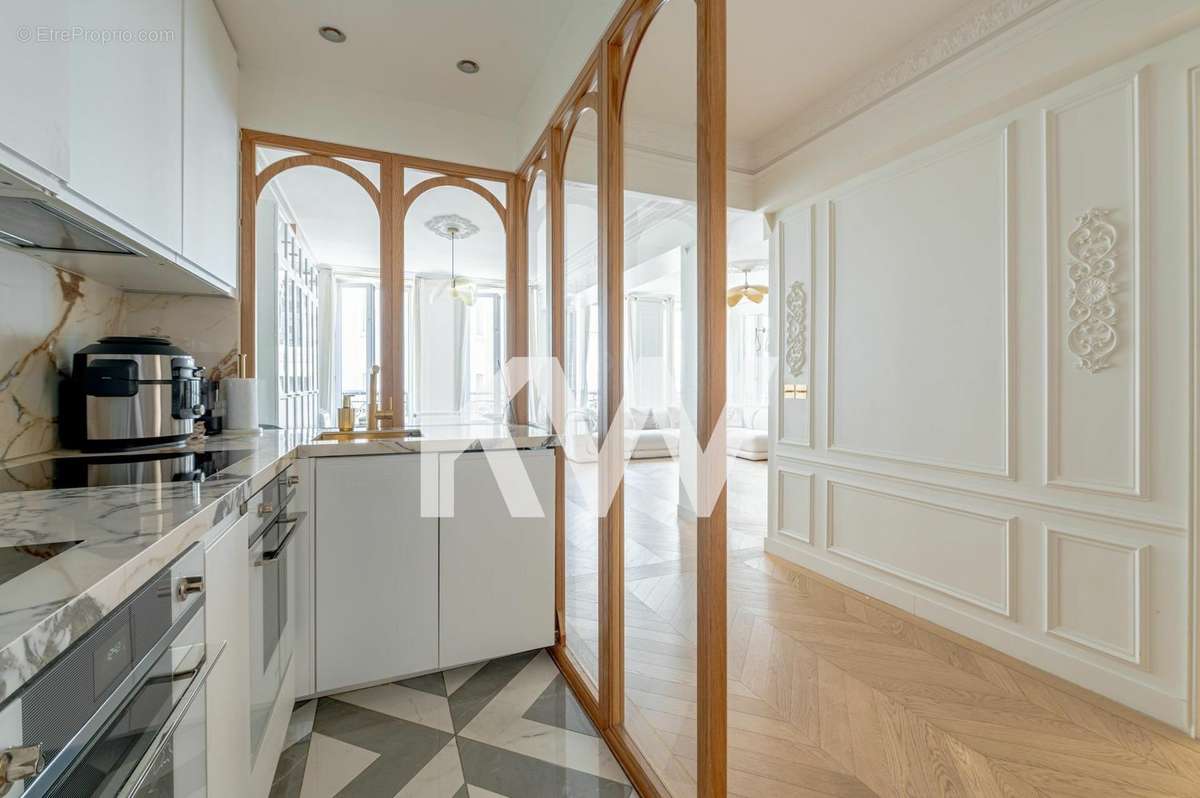 Appartement à PARIS-17E