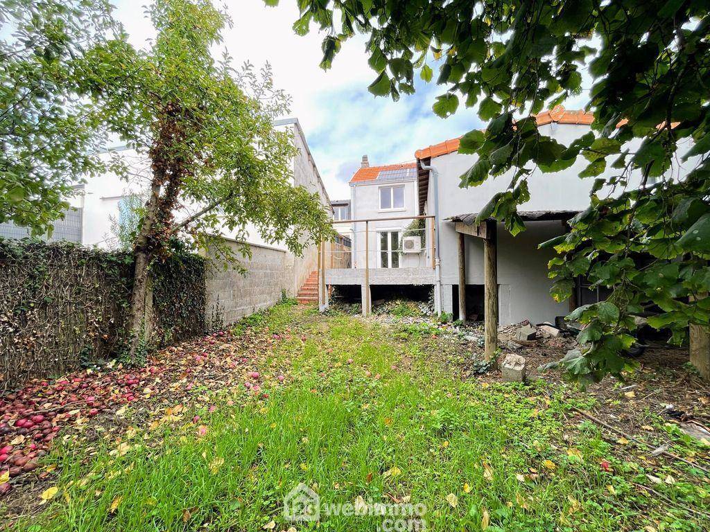 Maison de 108 m² habitables entièrement rénovée avec 3 chambres et jardin. - Maison à ANGERS