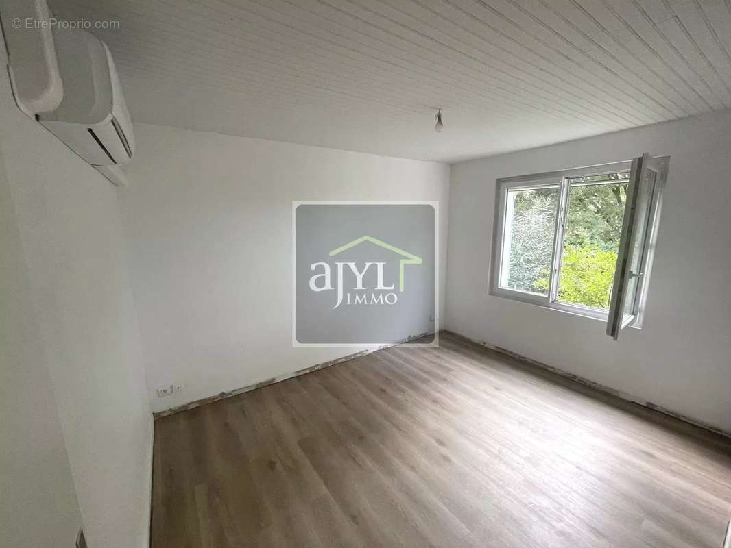 Appartement à LE PUY-SAINTE-REPARADE