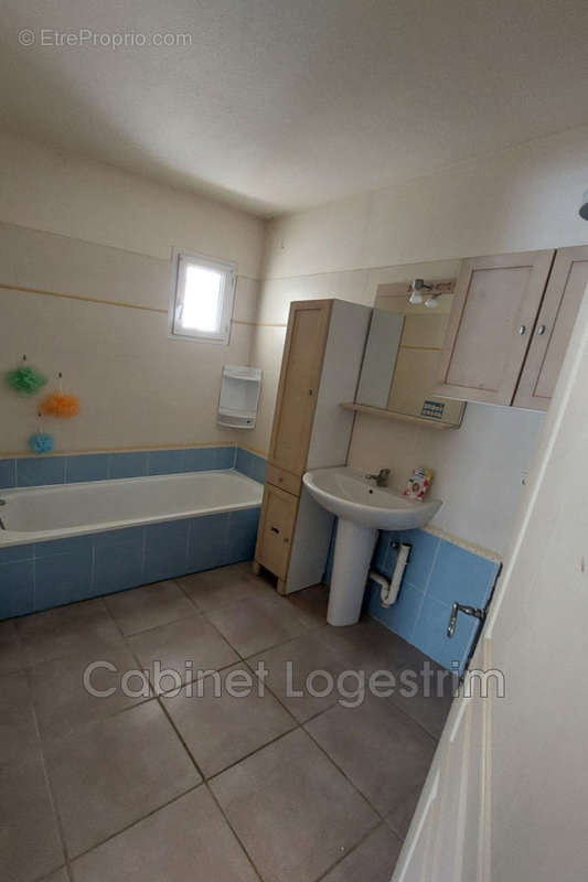 Appartement à UCHAUD