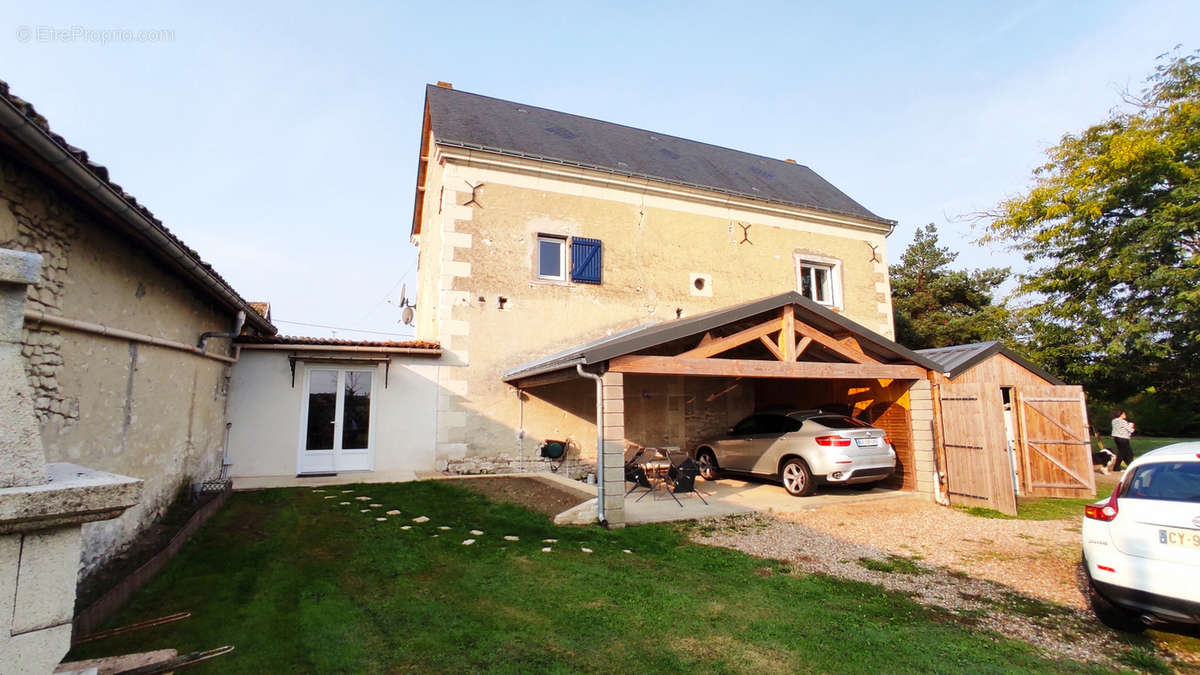 Maison à SAINT-GERVAIS-LES-TROIS-CLOCHERS