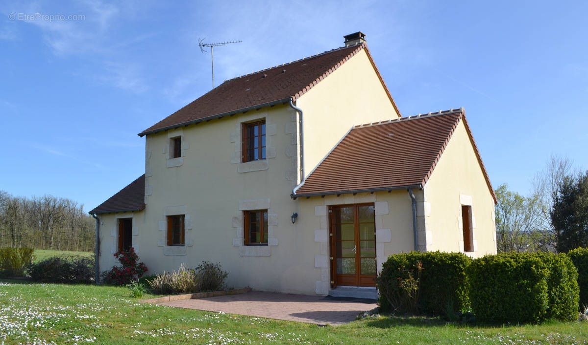 Maison à COUSSAY-LES-BOIS