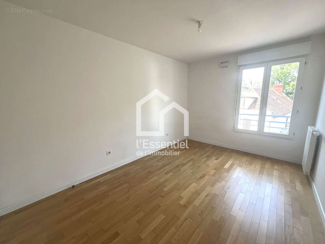 Appartement à VERNEUIL-SUR-SEINE