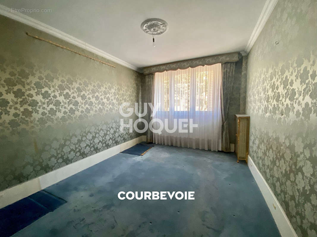 Appartement à COURBEVOIE