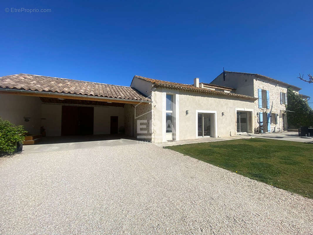 Maison à L&#039;ISLE-SUR-LA-SORGUE