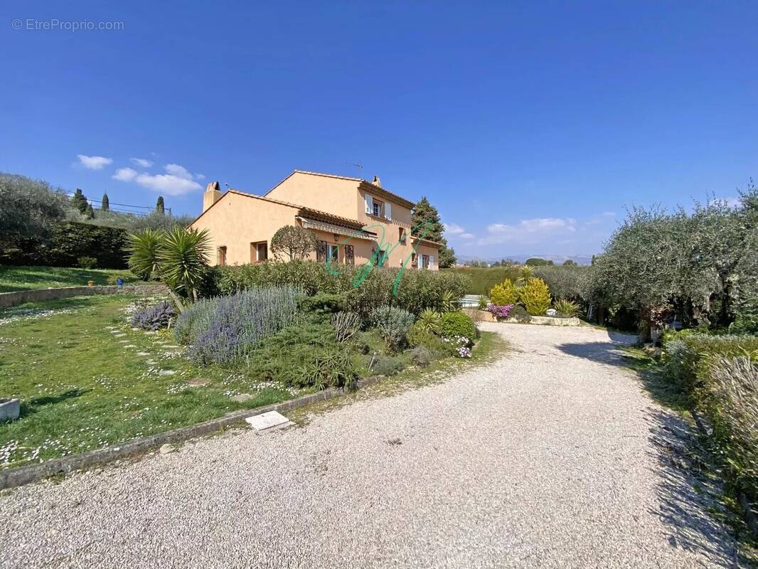 Maison à VALBONNE