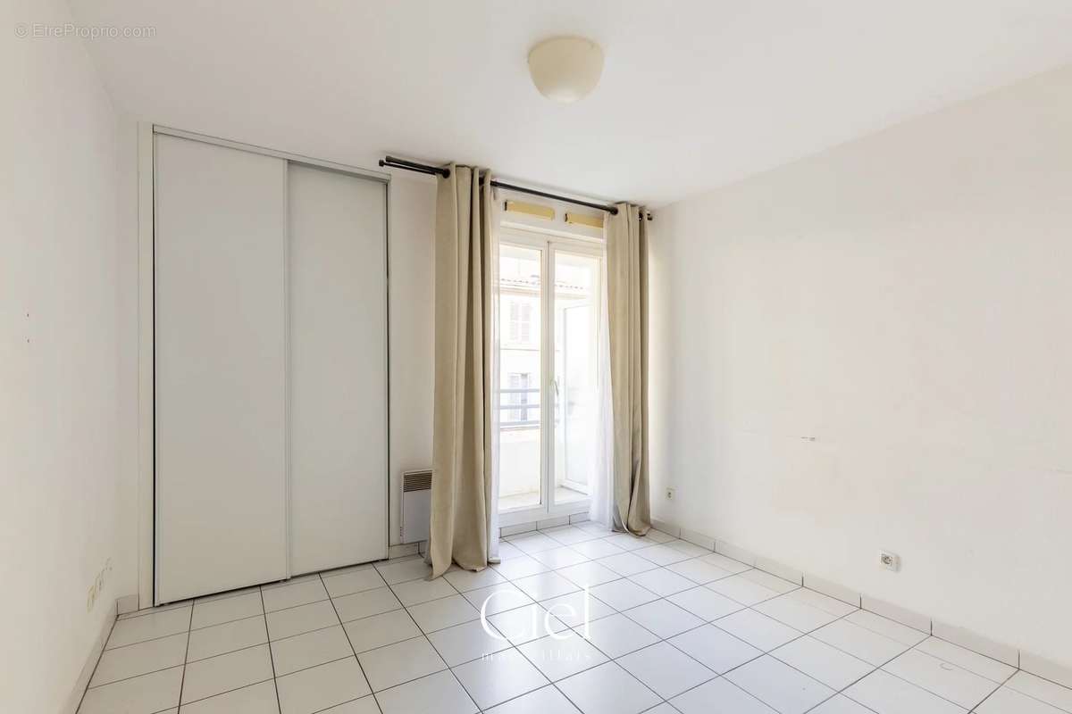 Appartement à MARSEILLE-6E