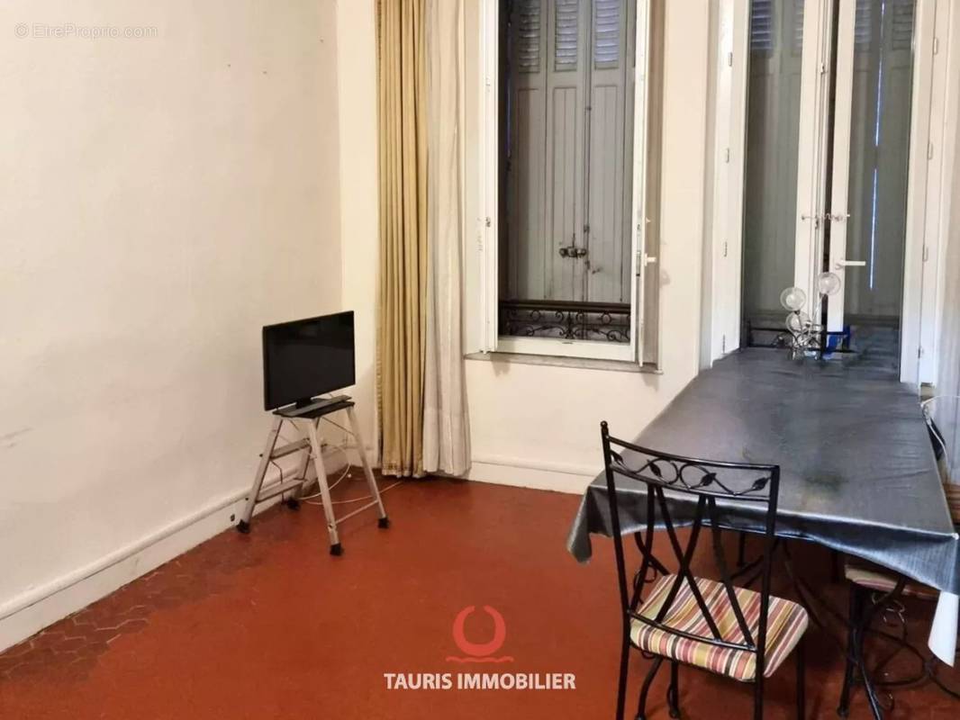 Appartement à MARSEILLE-4E