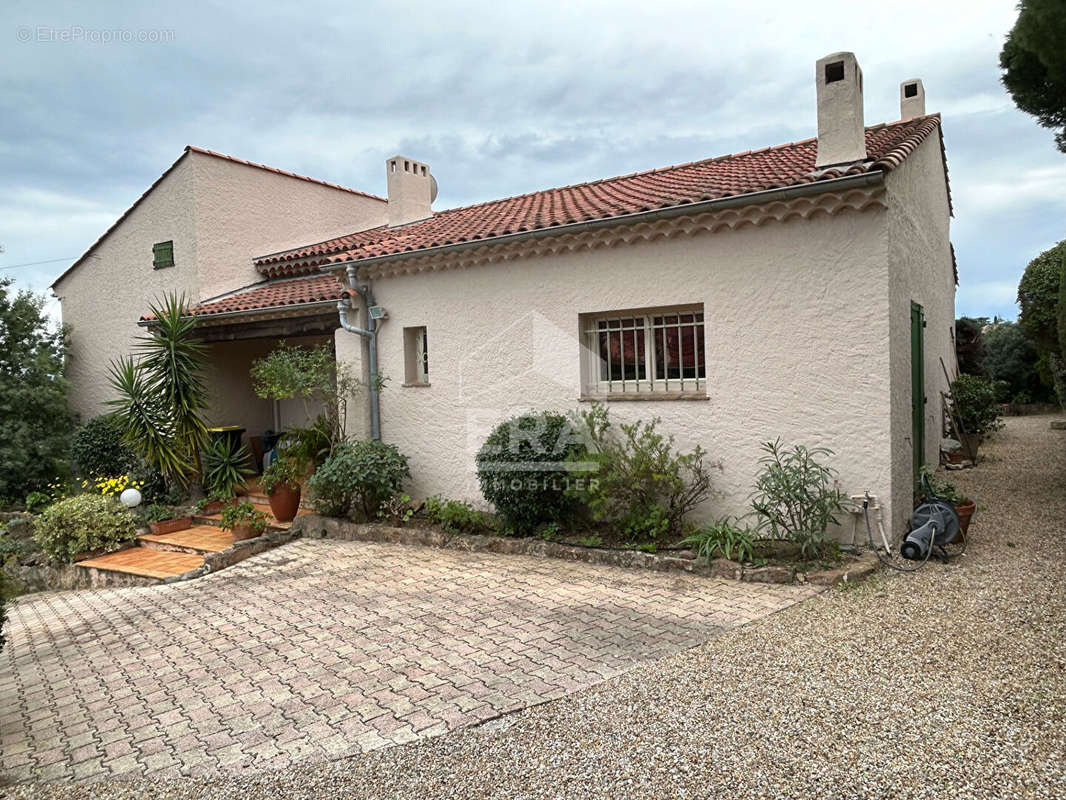 Maison à ROQUEBRUNE-SUR-ARGENS