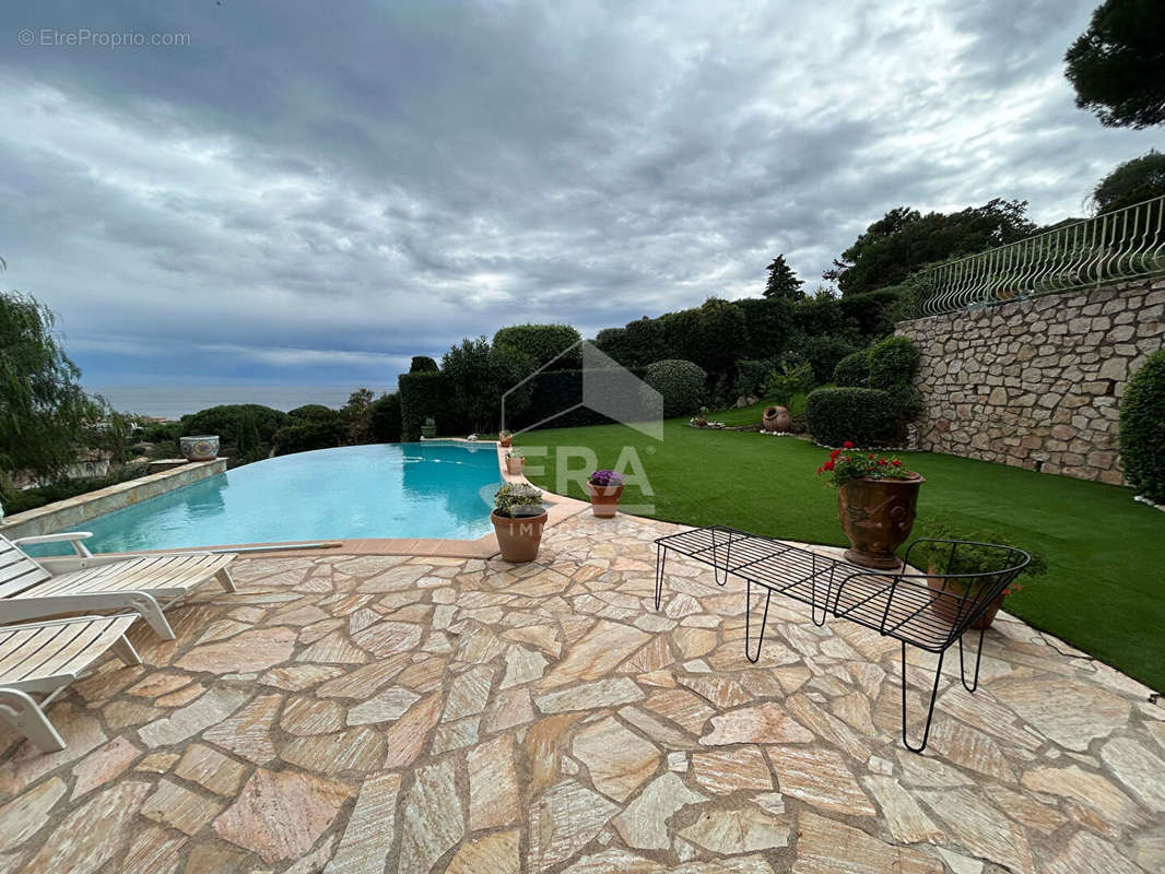 Maison à ROQUEBRUNE-SUR-ARGENS