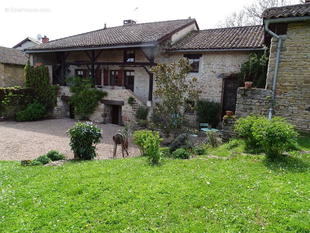 Maison à CLUNY