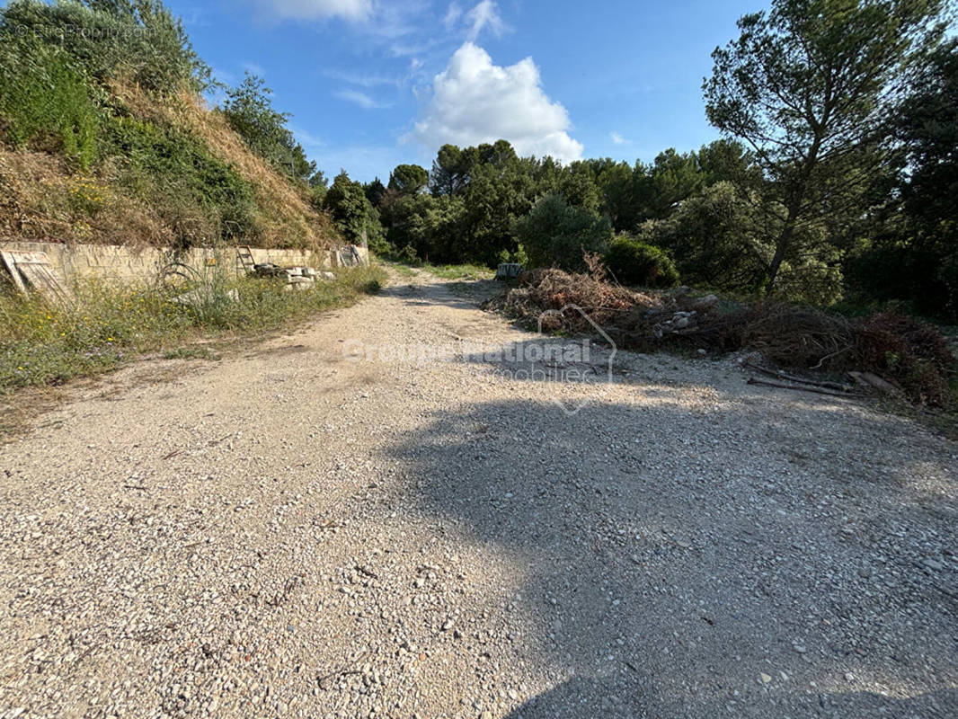 Terrain à ARAMON