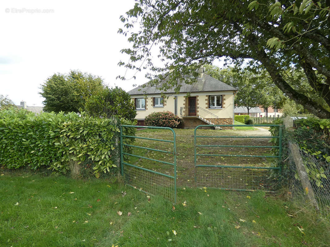 Maison à BARENTON