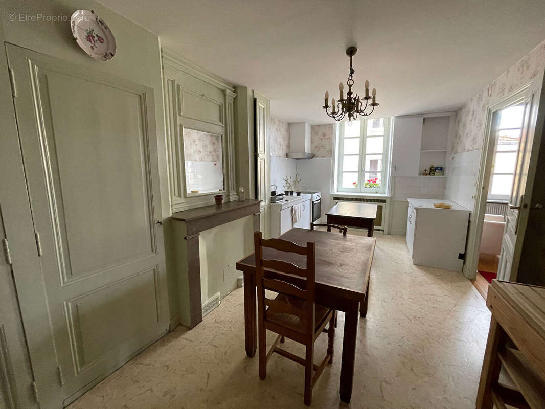 Appartement à RENAISON