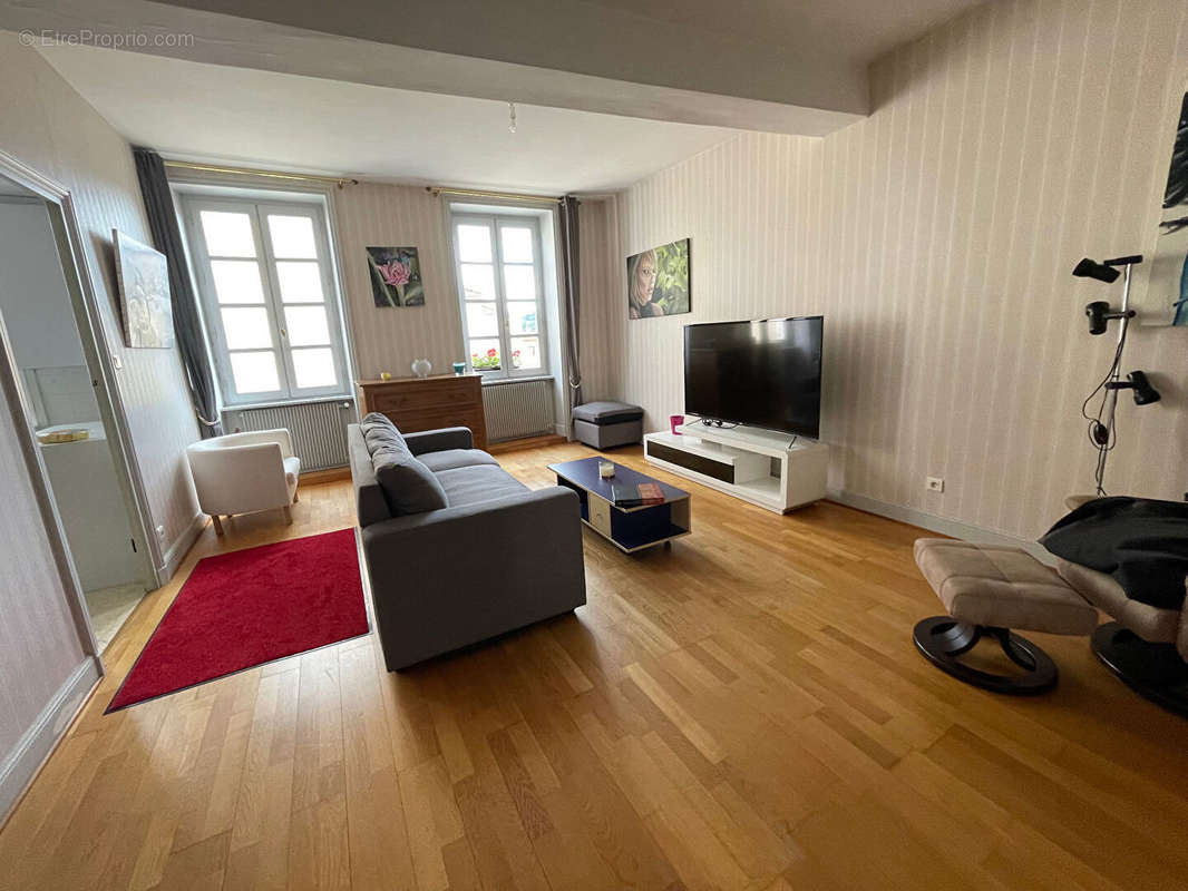 Appartement à RENAISON