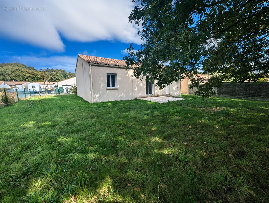 Maison à BEAULIEU-SOUS-LA-ROCHE