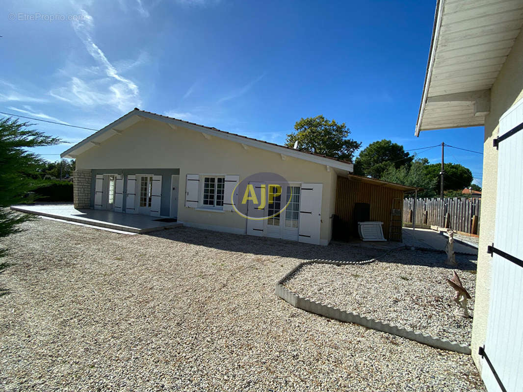 Maison à VENDAYS-MONTALIVET