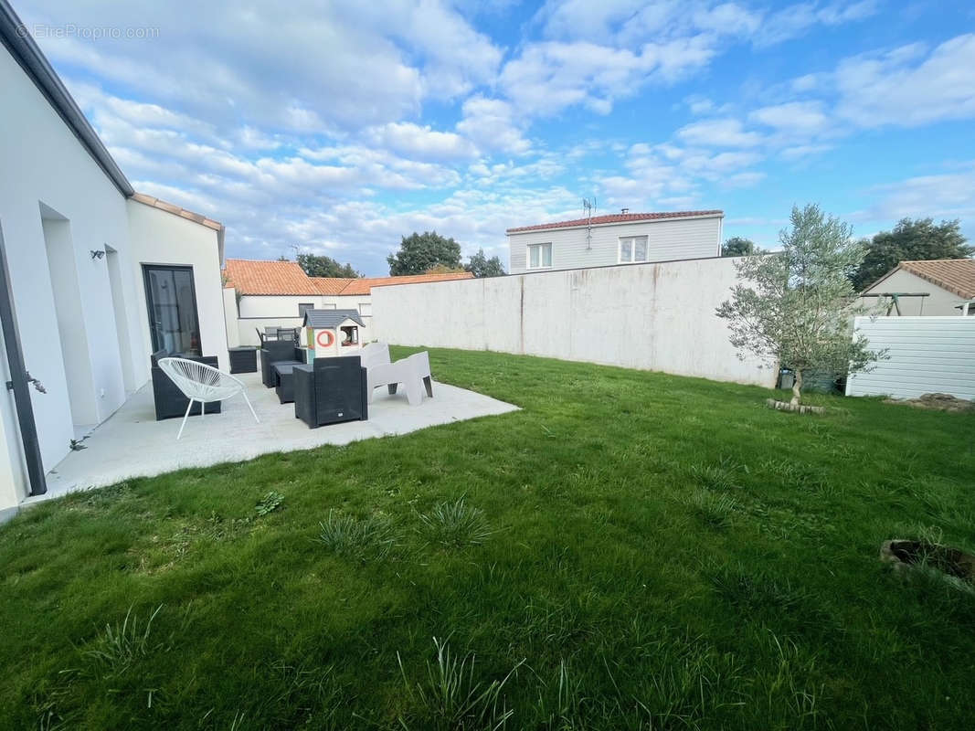 Maison à SAINT-MACAIRE-EN-MAUGES