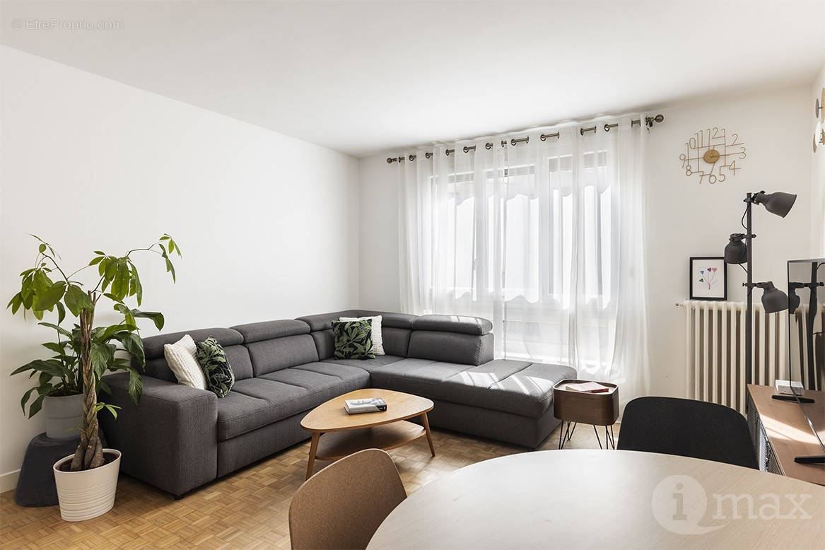 Appartement à COURBEVOIE