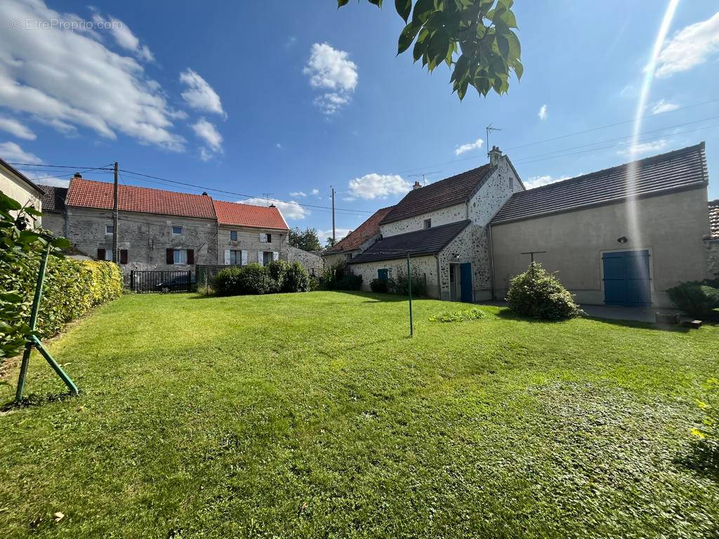 Maison à LIZY-SUR-OURCQ