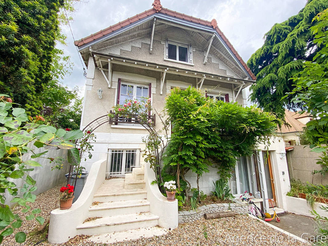 Maison à SARTROUVILLE