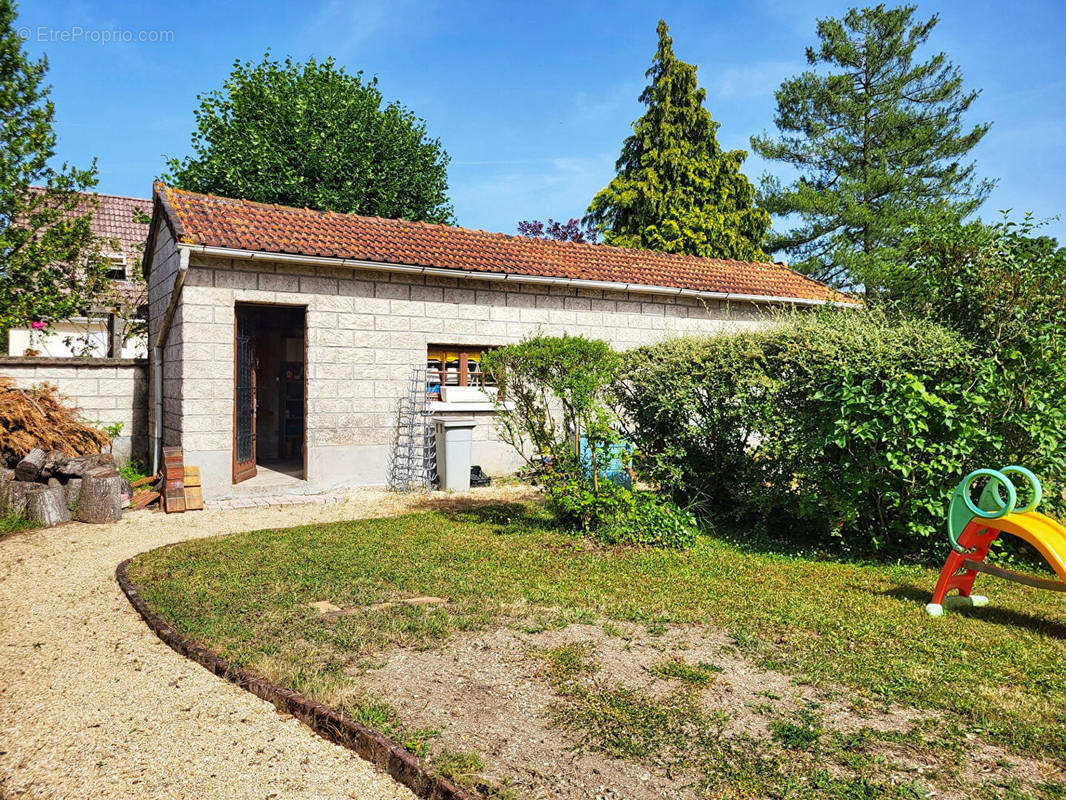 Terrain à MERY-SUR-OISE