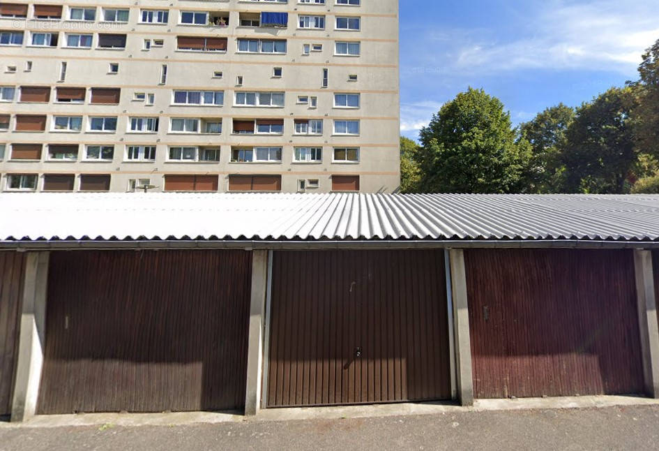 Parking à FRESNES