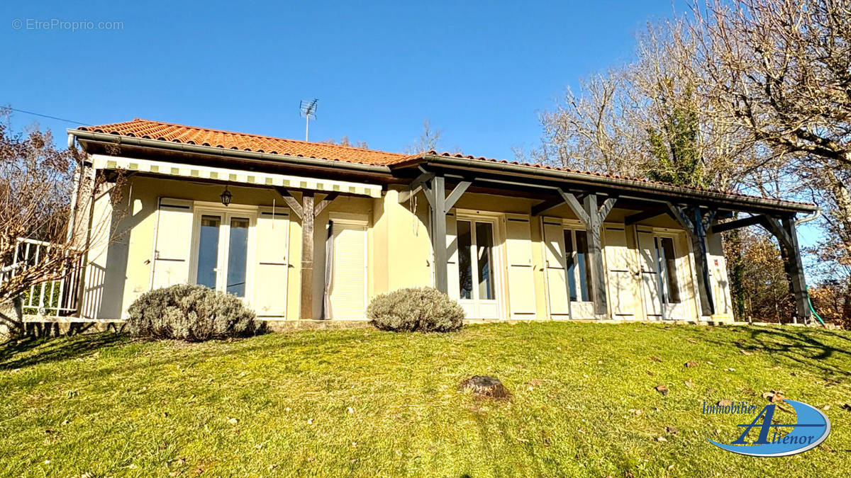 Maison à LEGUILLAC-DE-L&#039;AUCHE