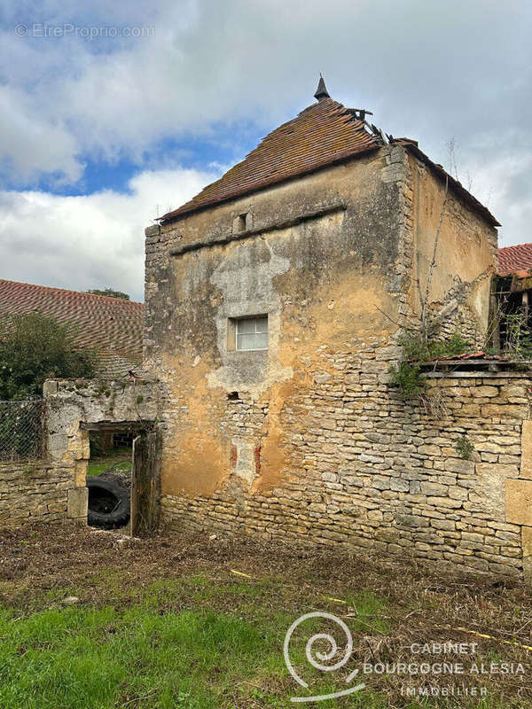 Maison à POUILLENAY