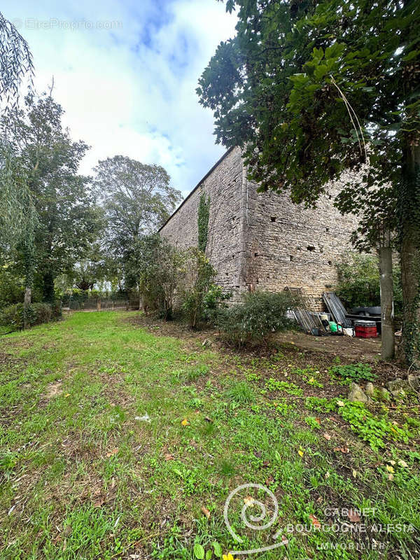 Maison à POUILLENAY