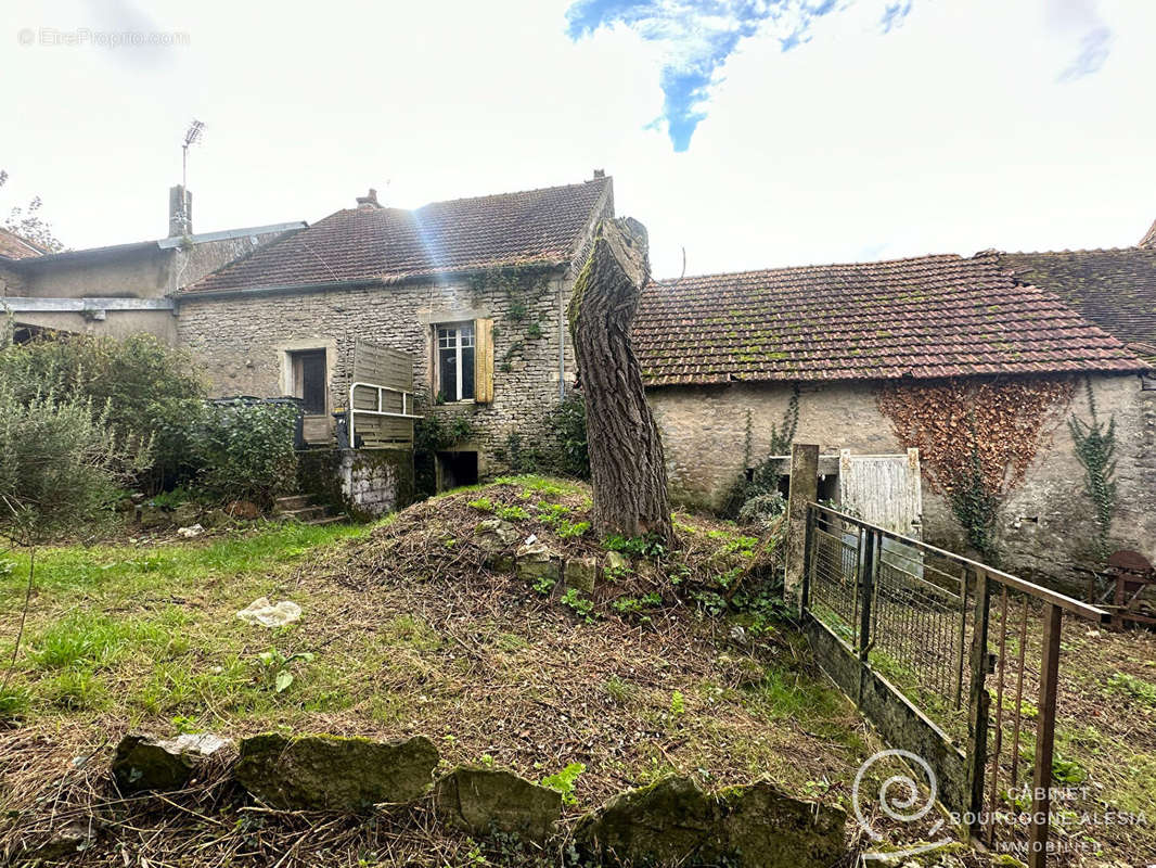 Maison à POUILLENAY