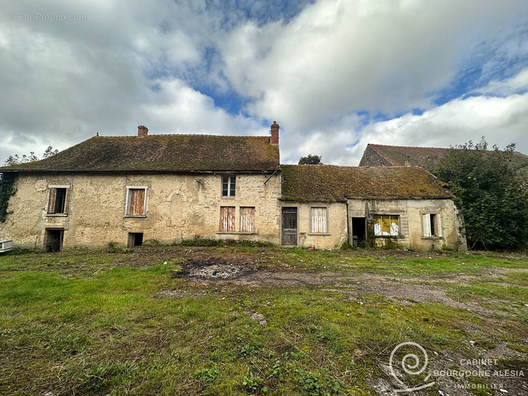 Maison à POUILLENAY