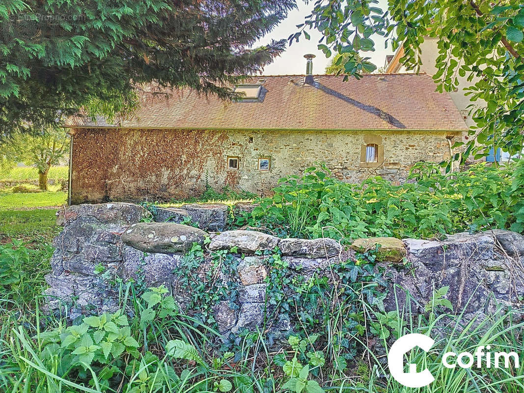 MAISON et DEPENDANCE: arrière - Maison à BRUGES-CAPBIS-MIFAGET