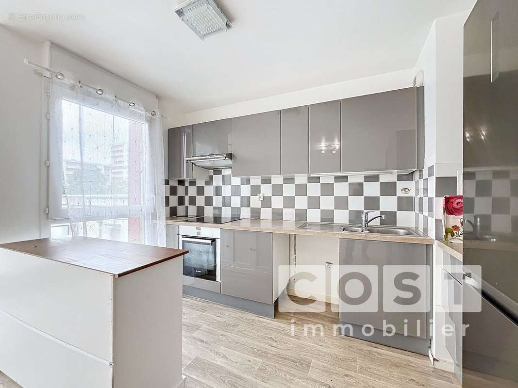 Appartement à GENNEVILLIERS