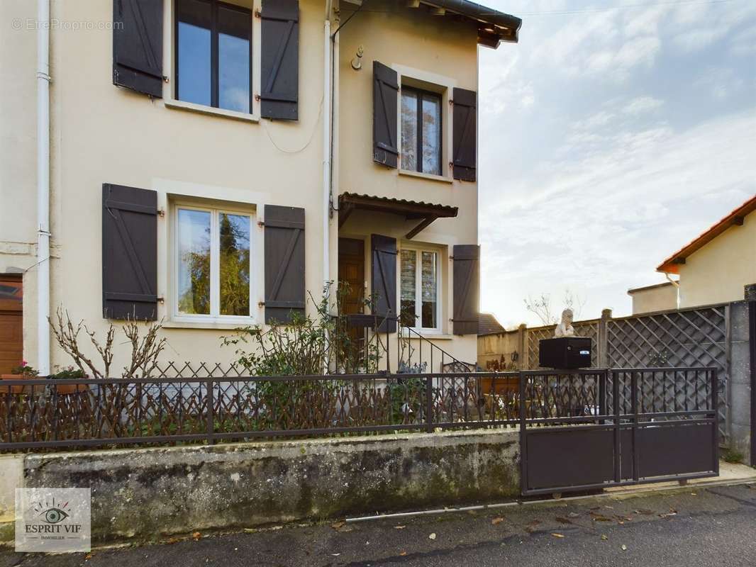 Maison à LAY-SAINT-CHRISTOPHE