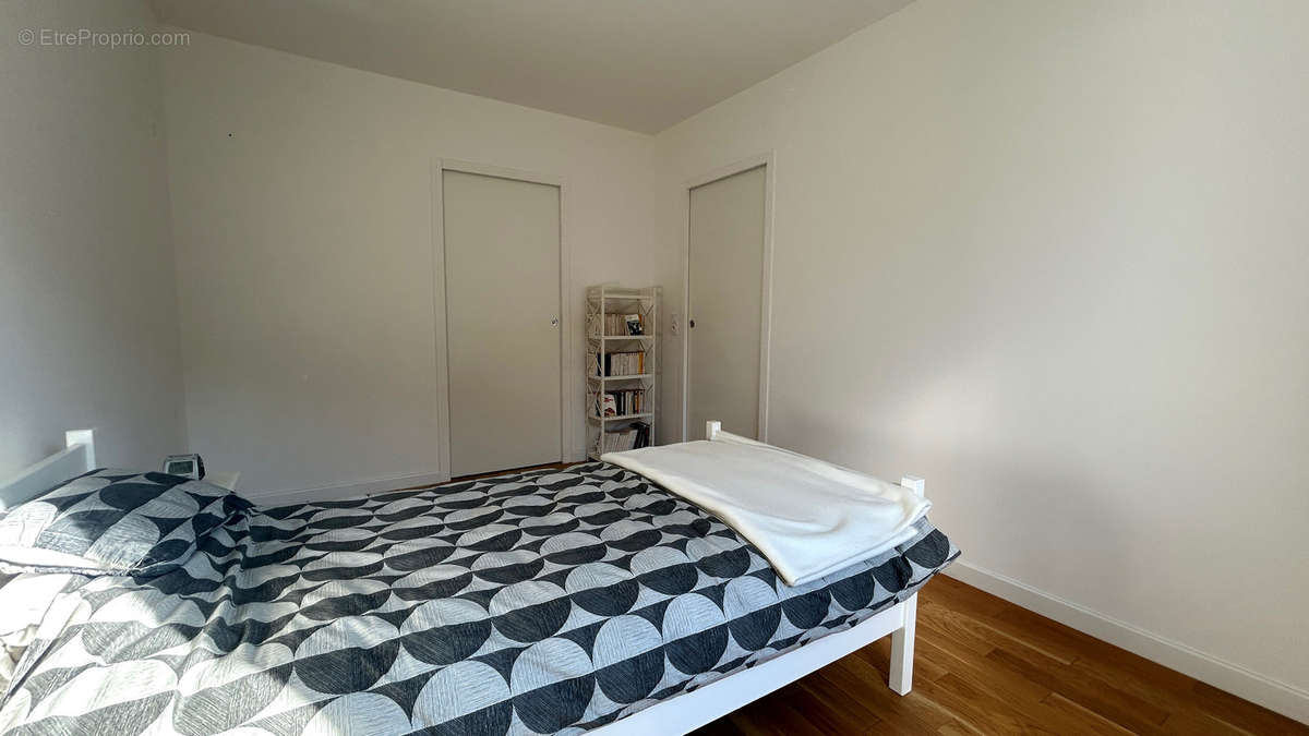 Chambre - Appartement à MEUDON