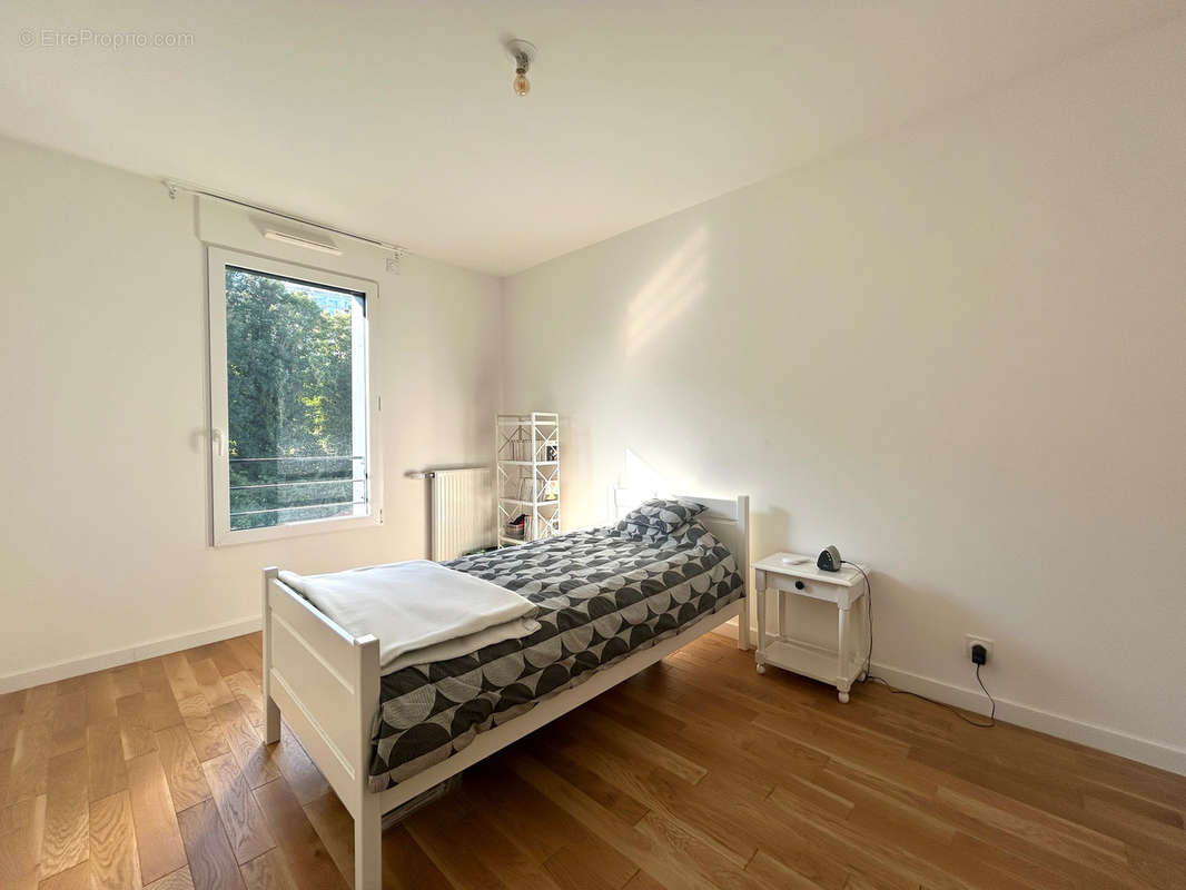 Chambre - Appartement à MEUDON