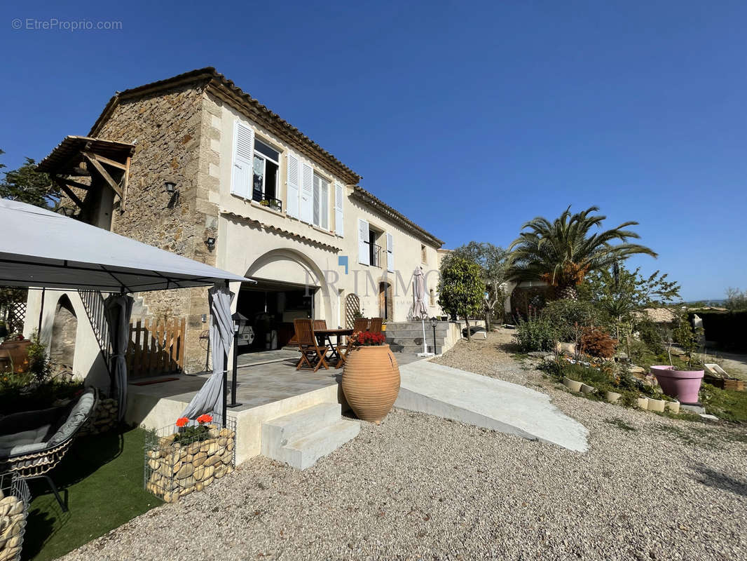 Maison à ROQUEBRUNE-SUR-ARGENS