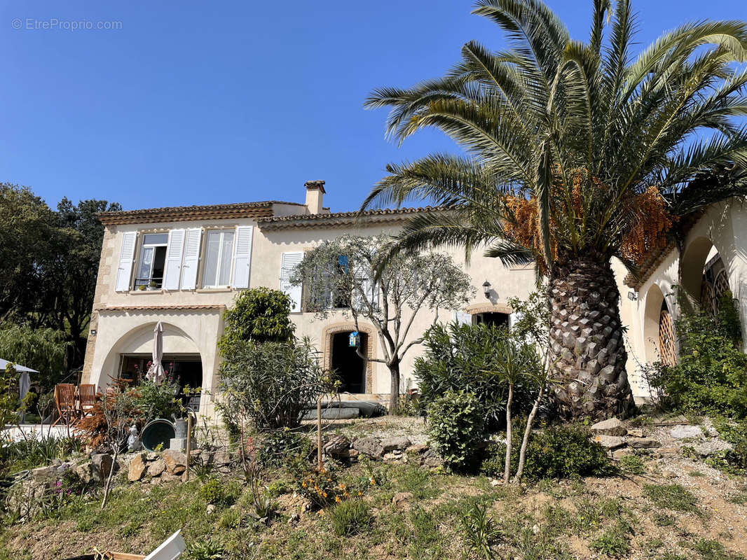 Maison à ROQUEBRUNE-SUR-ARGENS