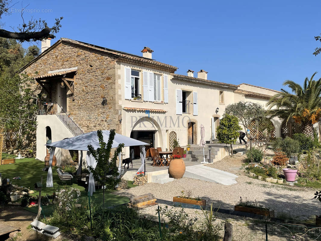 Maison à ROQUEBRUNE-SUR-ARGENS