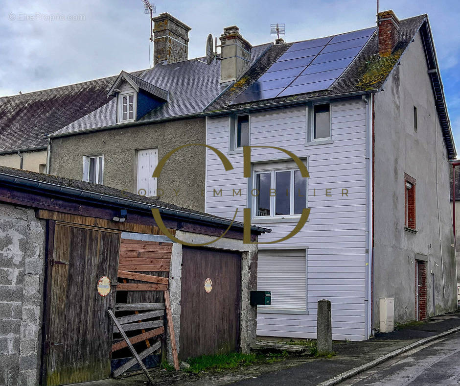 Maison à CERENCES