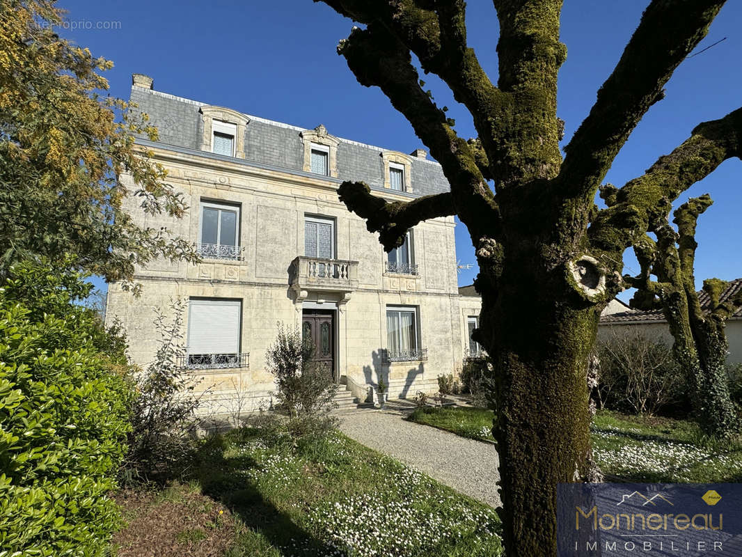 Maison à MONTENDRE